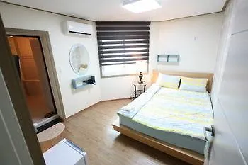 Friends One Myeongdong 招待所 3*